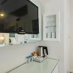T & R Отель *