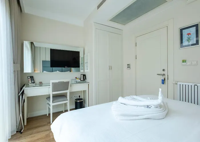 T & R Κωνσταντινούπολη